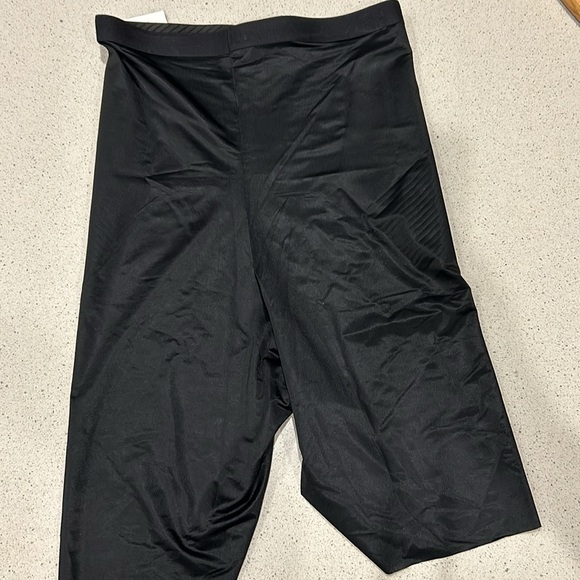 Spanx medium shapewear - Picture 4 of 4